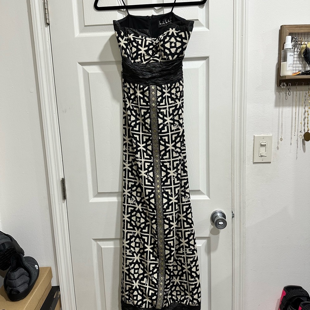 Chic Nicole Miller Black and White Geometric Maxi Dress